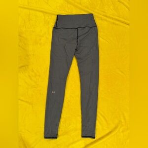 Alo Yoga AirTech High-Waist Micro Houndstooth Legging | Small | Black & White